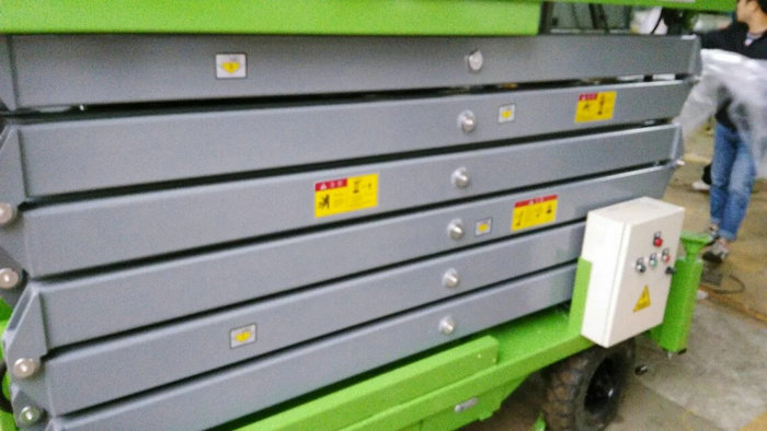 液壓升降平臺生產廠家--萬晟智能科技